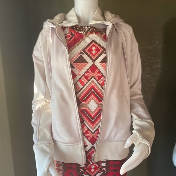 ATHLETA Luxe —designed in S.F. NWT - Picture 5 of 7